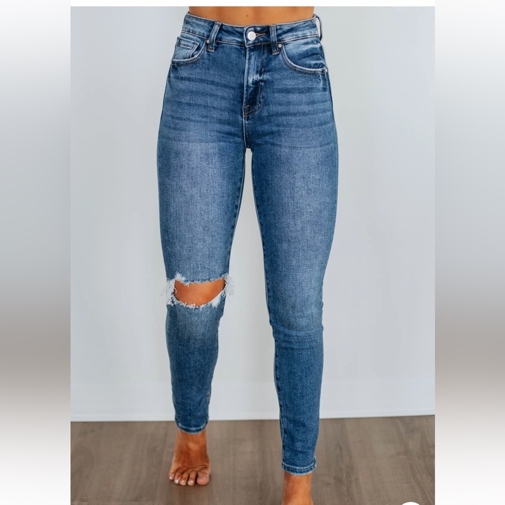 Women’s Risen Jeans- hardly worn - Picture 4 of 9